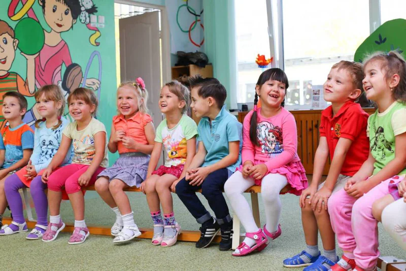 Помощник възпитател